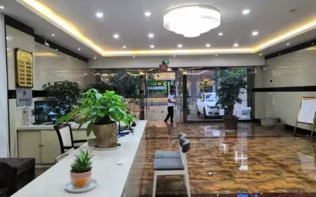 Qiubei Jindu Hotel (Jiaolian Square)