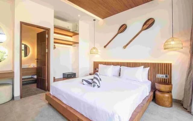 Refined 5BR Contemporary Villa 400m to the Beach