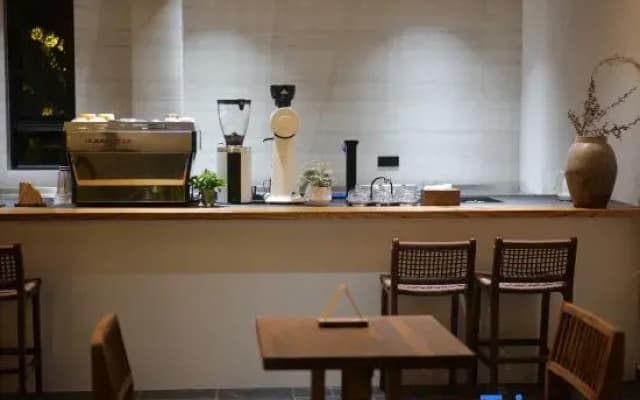 Yoyo Erting Sea-view Designer Guesthouse (Erhai Ecological Corridor Branch)