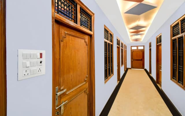 Super OYO Hotel O Amhat Sultanpur City