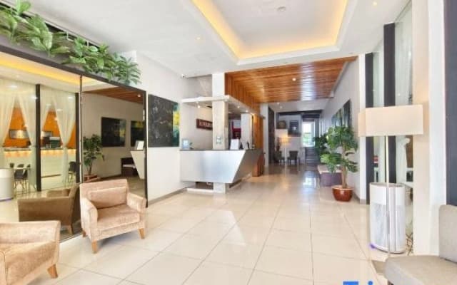 Riverbank Hotel by MRVJ BUSINESS