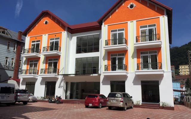 Hoa Binh Tam Dao Hotel