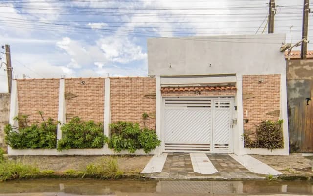 Casa com Piscina e Churrasqueira no Savoy