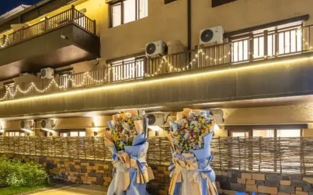 Floral Baihe Left Bank Homestay (Changbai Mountain North Slope Distribution Center Enduli)