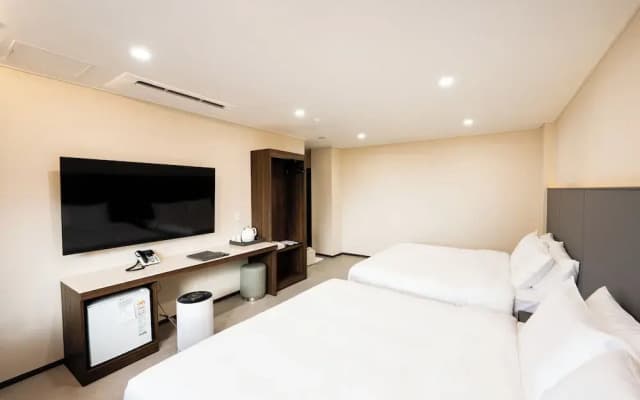 Vavant Tourist Hotel