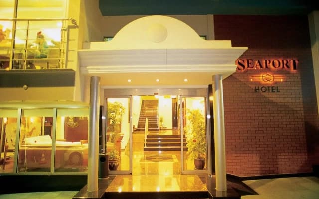 Numa Port Hotel