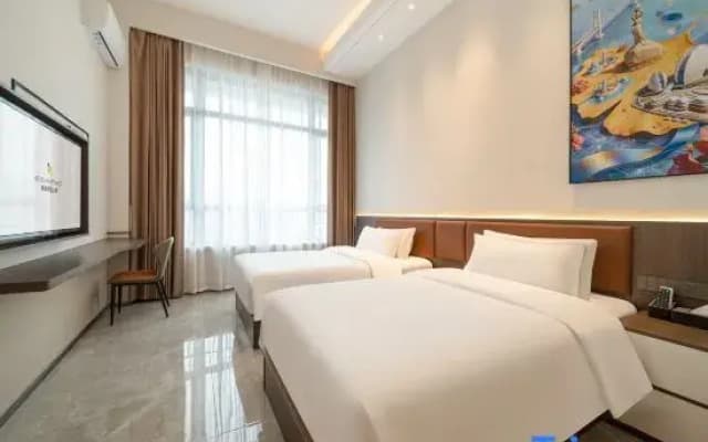 Yicheng Lite Hotel (Zhuhai International Convention and Exhibition Center)