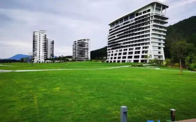 Taiping Lake Mystical Deer Hotel