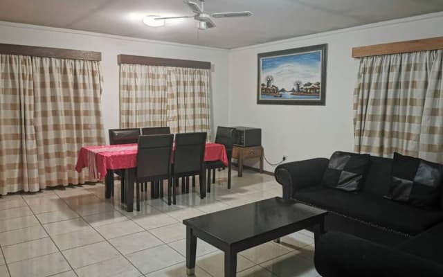 Room-charming Tshwane B&B With Secure En