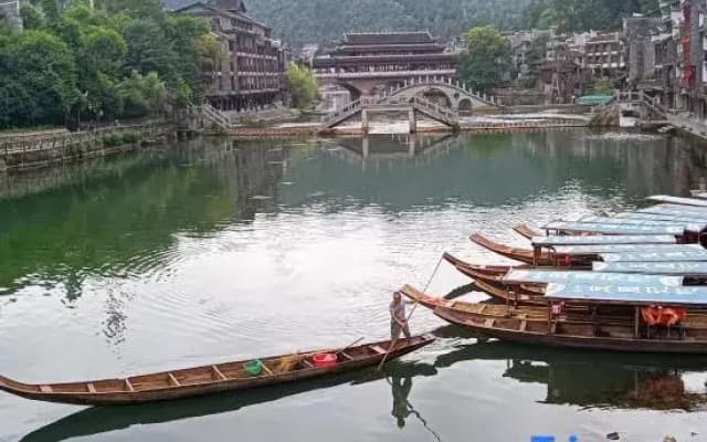 Shuixiu Hotel (Mist Bridge, Phoenix Ancient Town Scenic Area)