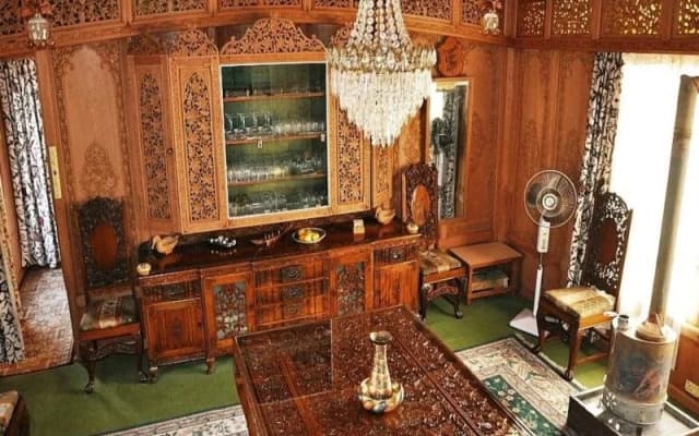 Kashmir Palace Group Of Houseboats