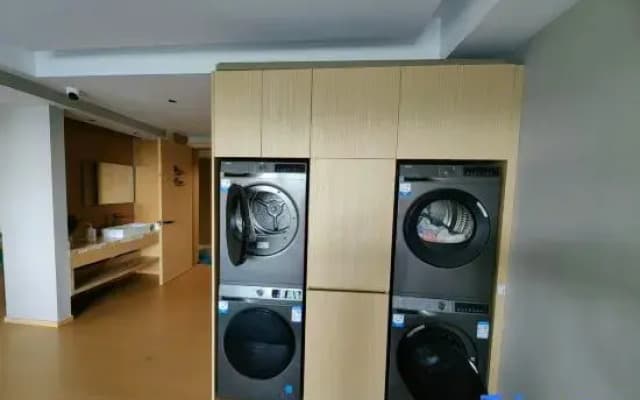 Wannaxiayuan Hotel (Guanshanhu Yue Shanhu Park Subway Station)