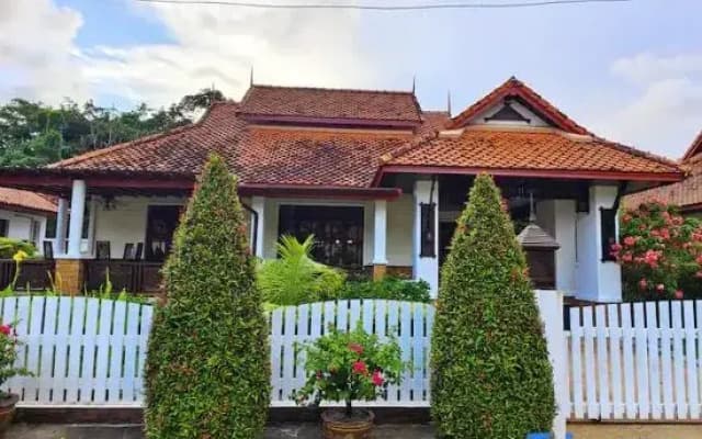 Secure 3 Bedroom Villa near beach