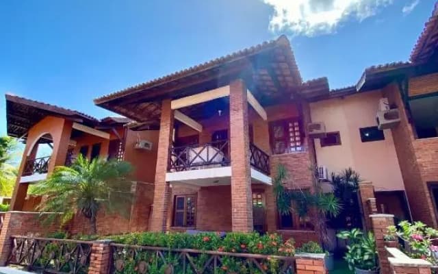 Linda casa Porto das Dunas: 4 suítes, churrasqueira e piscina