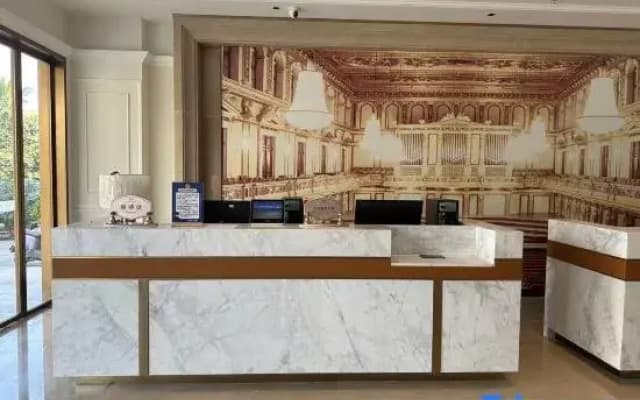 Vienna Hotel (Haikou Laocheng Nanhai Avenue)