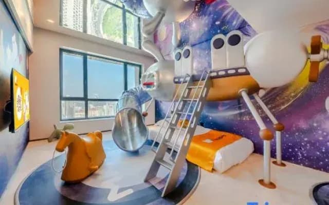 Miomi Family Hotel & Sea View (May 4th Square Mixc HaiYi Branch)