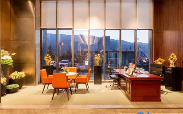 LUXURY BLUE HORIZON Grand Hotel (Xining High-Speed Railway Station)