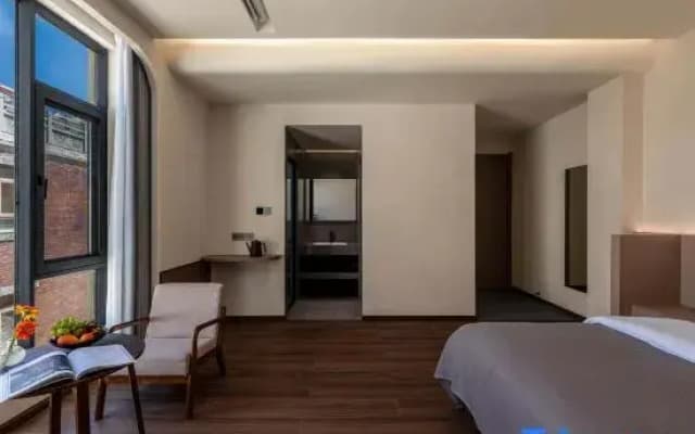 Yunmujing Light Luxury Homestay (Shangri-La Dukezong Ancient City Branch)