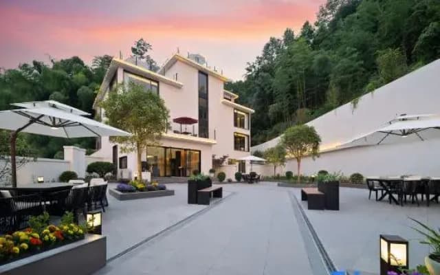 Fenghuang Biancity Mountain Resort Homestay (Fenghuang Ancient Town Nanhua Mountain Forest Park)