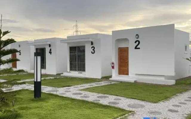 Green white Resort & Cafe