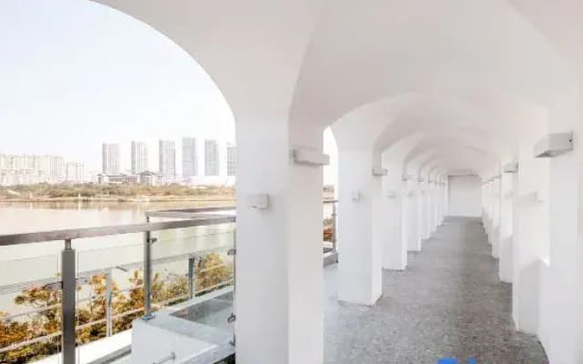 Nanning Leshell Waterside Hotel（Wanxiang City Fangte ASEAN God Painting Shop)