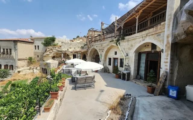 Deep Cave House