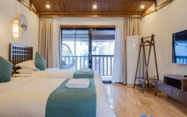 Phoenix April Day·Xiaoshe Hotel (Gucheng Hongqiao Branch)
