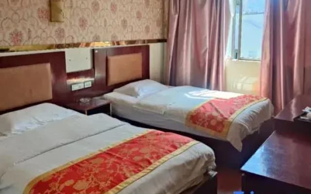 Zhenxiong Weiqian Business Hotel