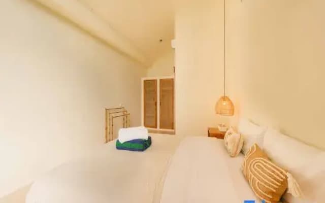 Modern 2BR Oasis with Pool in Balangan