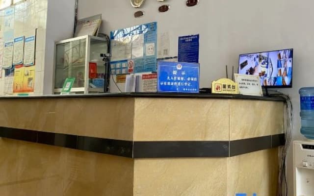 Linxi Hotel (Jianshui Ancient City Small Train Store)