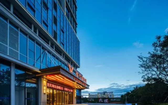 Vienna Hotel (Dali Erhai Railway Station Wanda Branch)