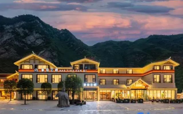 Haoting Yunqi Hotel (Jiuzhaigou Valley Scenic and Historic Interest Area Scenic Spot Store)