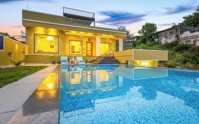 ELIVAAS Lakemount | 2 BHK with Pvt Pool at Fatehsagar Lake