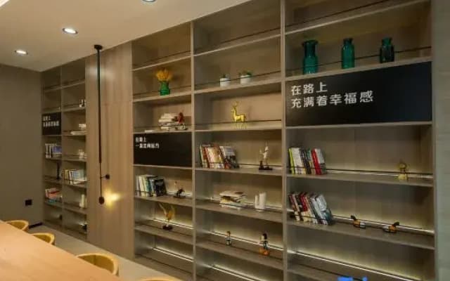 Aifeel Hotel (Urumqi International Grand Bazaar South Gate Subway Station)