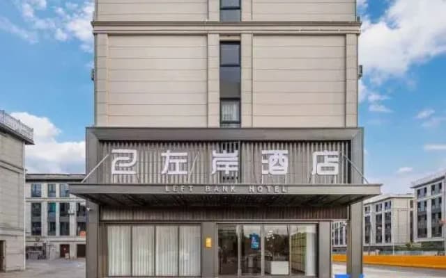 Lefe Bank Hotel