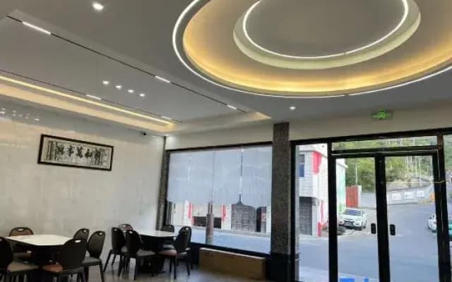 Mingmen Grand Hotel (Border City Chatong Scenic Area)