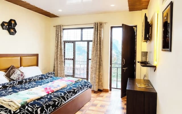 Hotel Kaafal Homestay Mussoorie