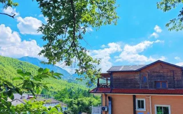 Anji Xiangwuli Homestay (Yucun Village Liangshan Scenic Area)