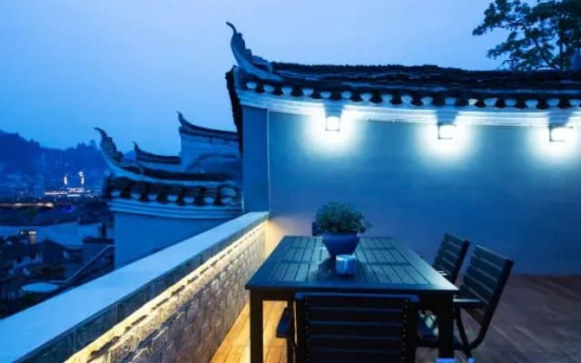 Mi Spruce Boutique Homestay (Phoenix Ancient City Snow Bridge Branch)
