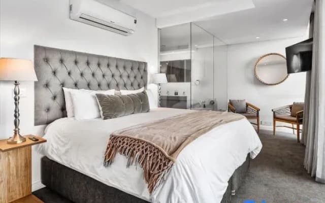 Modern Luxury 3-bed in Green Point, amazing views.