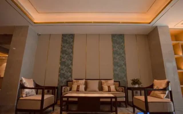 Kunlun Leju Hotel (People Plaza)