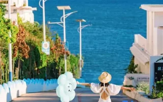 Cloud side Villa · View sunshine Jinshan | cliff sunset mid-mountain Sea View Villa Hotel