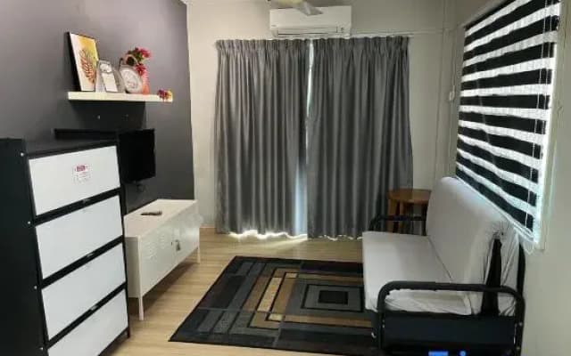 Homestay WaDi 2 with pool near beach