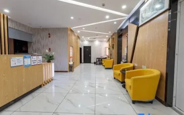 Minghu Light Hotel（Jinan Evergrande Riverside Left Bank Branch））