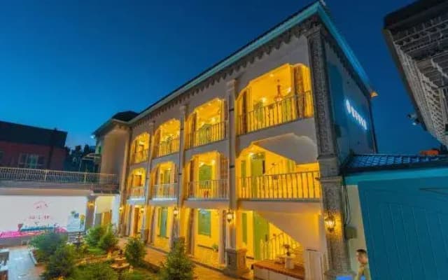Yu Tingxuan B&B (Yining Airport Liuxing Street Scenic Area)