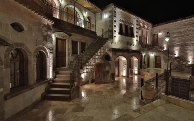 Harman Cave Hotel