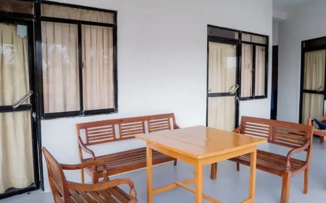 Asanka Surf House & Restaurant with pool