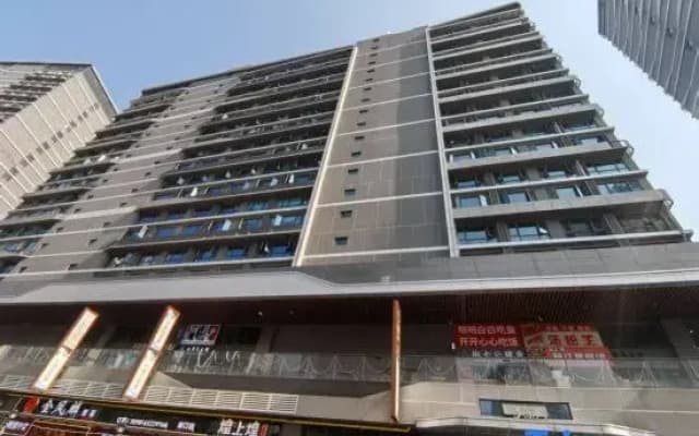 Yuli Design Apartment (Longhu Tianjie Haikou West High-speed Railway Station Store)
