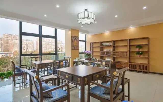 Vienna Hotel (Nantong West Railway Station & Forest Wildlife Park)