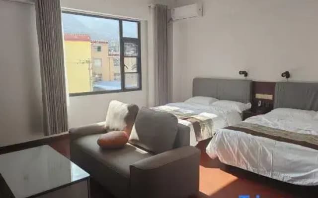 Shangri La Mastiff Fate Residence (Tiger Leaping Gorge Town Store)